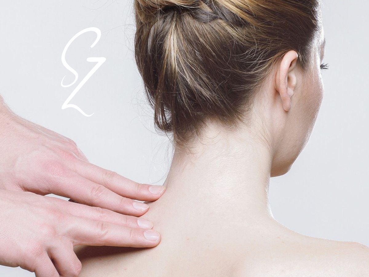 Manuelle Therapie an Nacken und Schulter